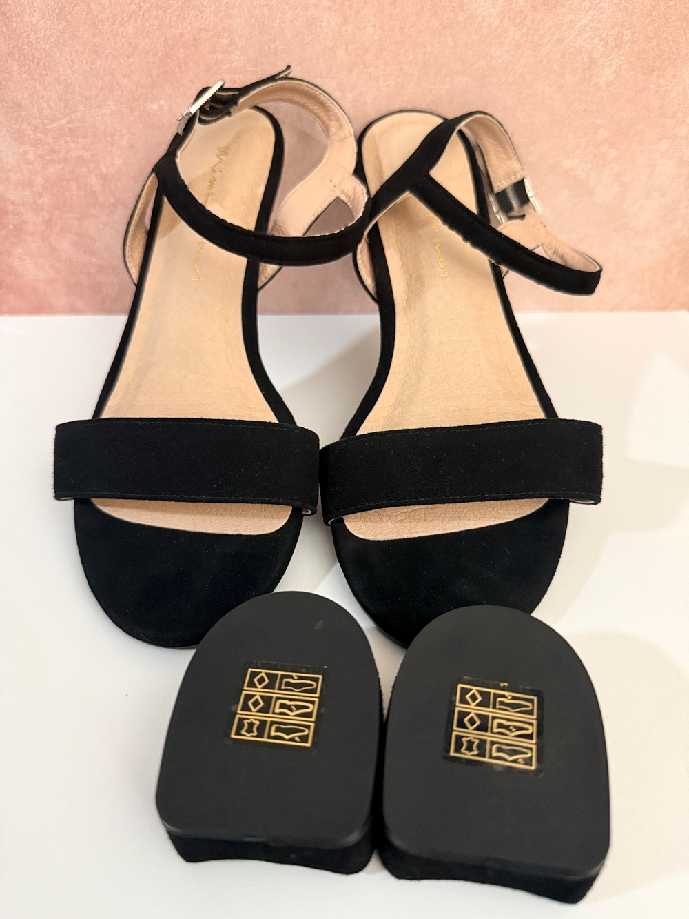 Size EU 37 fits like US 7 Mime Et Moi Sandals